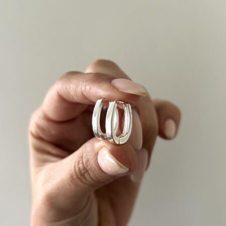 Aros huggie ovalados plata 925