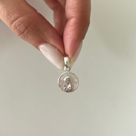 Medalla virgen niña nácar plata 925