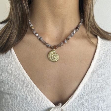 Colgante piedras naturales y baño de oro 18 k