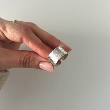 Anillo texturado tamaño regulable plata 925