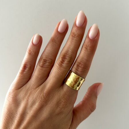 Anillo ancho texturado bronce