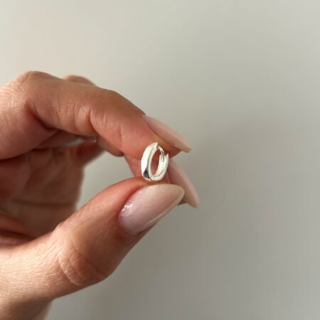 Mini huggie liso 10 mm plata 925